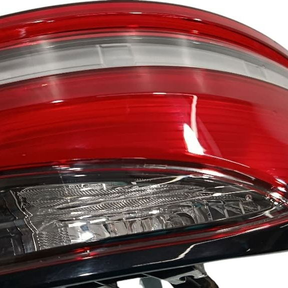 Lanterna Traseira Direita Toyota Sw4 Gr 2024 Direito/passageiro Vermelho