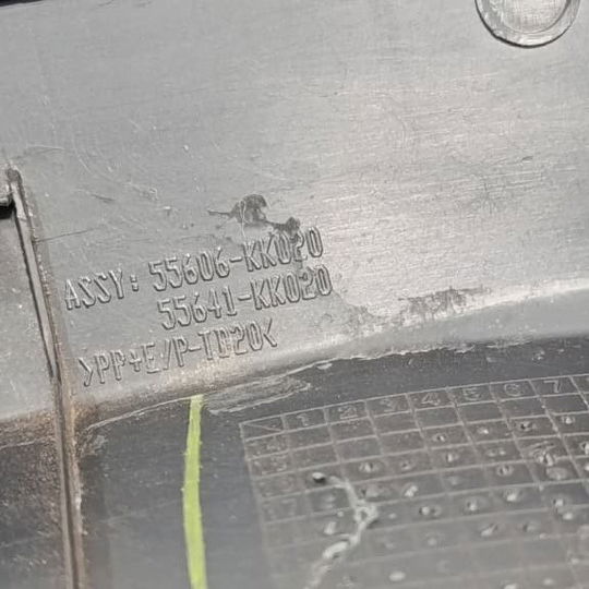 Moldura Painel Tomada Obd Toyota Sw4 Gr 2024