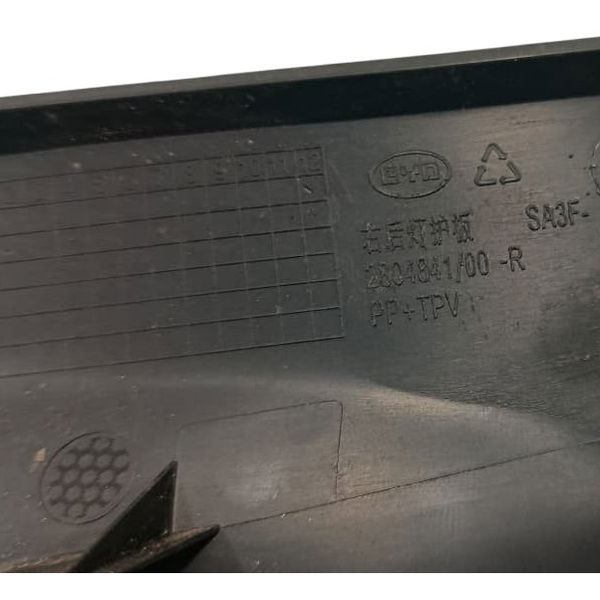 Acabamento Lanterna Direita Byd Song Plus 2023 A 2025 Direito/passageiro Preto