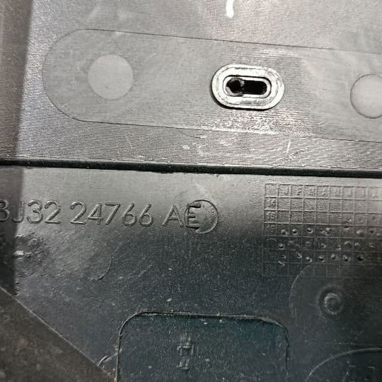 Suporte Máquina Vidro Traseiro Dir. Land Rover Evoque 2023 Preto