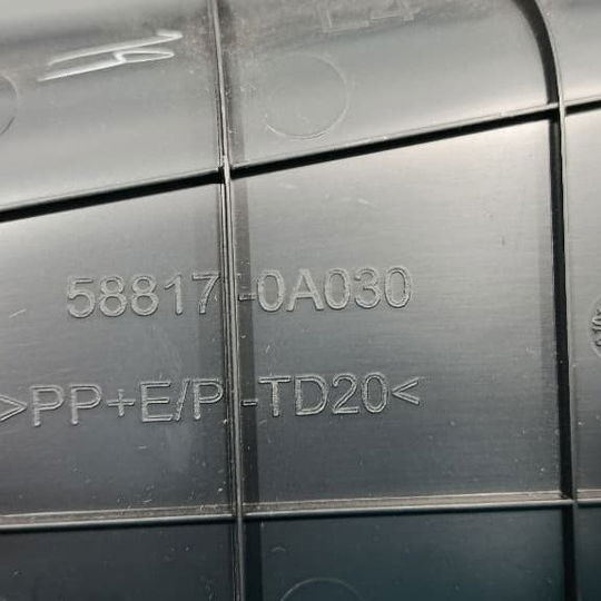 Acabamento Esq. Console Central Corolla Cross Hybrid 2023 Preto