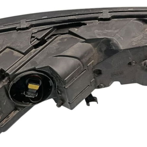 Farol Dianteiro Esq. Audi A4 2017 (carcaça Com Um Quebrada) Esquerdo/motorista