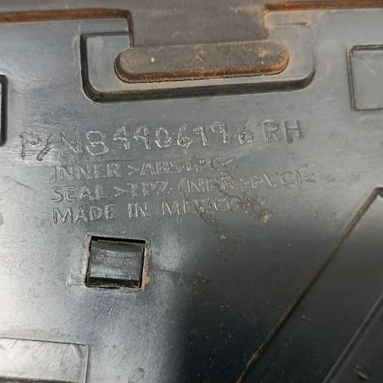 Aplique Lateral Direito Tampa Tras. Chevrolet Equinox 2018 Preto