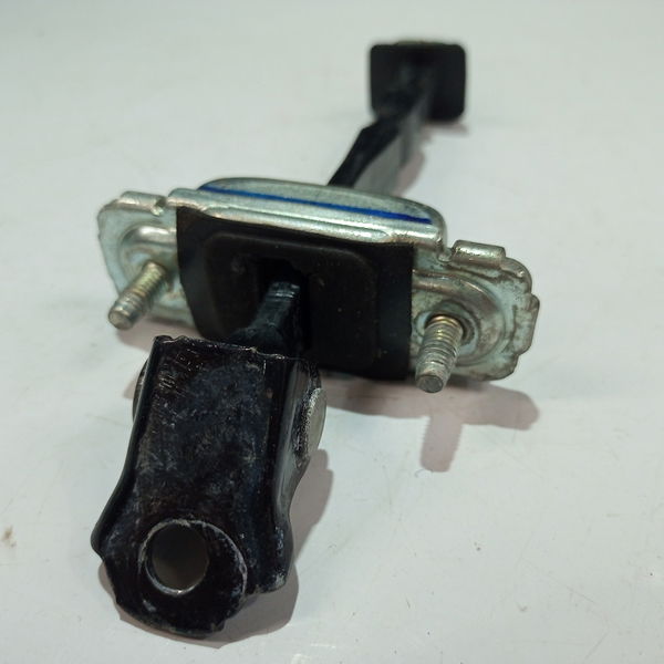 Limitador De Porta Dianteira Esquerda Cobalt 2018