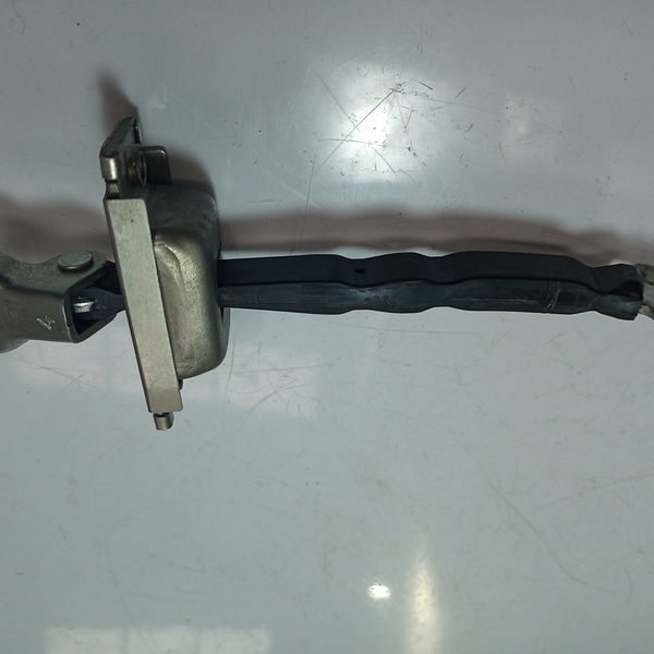 Limitador De Porta Traseiro Direito Hilux 2019