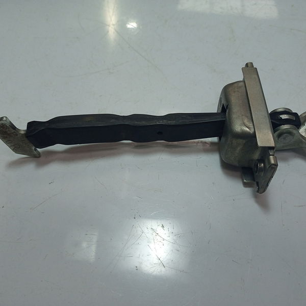 Limitador De Porta Traseiro Direito Hilux 2019