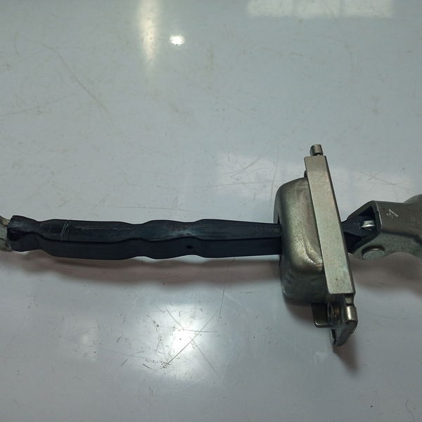 Limitador De Porta Traseiro Direito Hilux 2019
