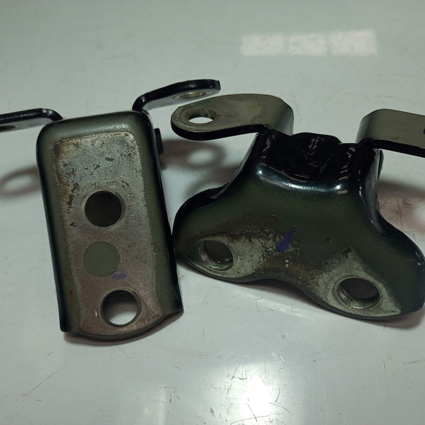 Dobradiça Porta Traseira Direita Hilux 2019