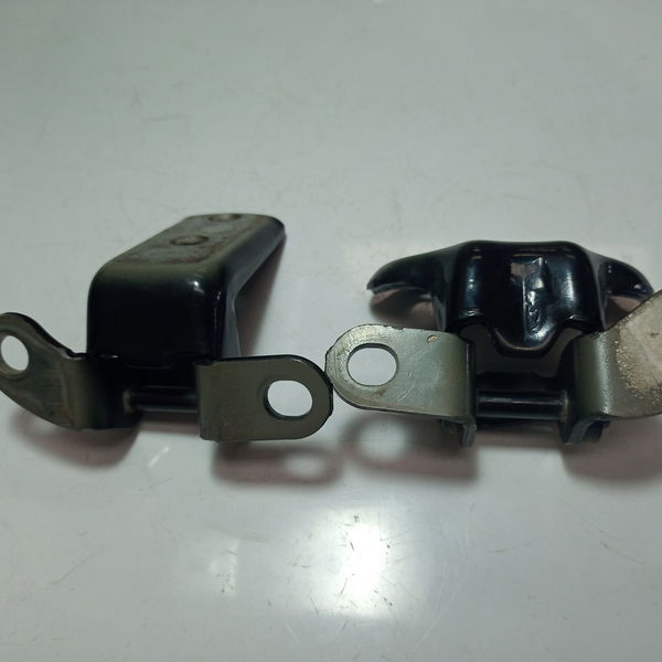 Dobradiça Porta Traseira Direita Hilux 2019