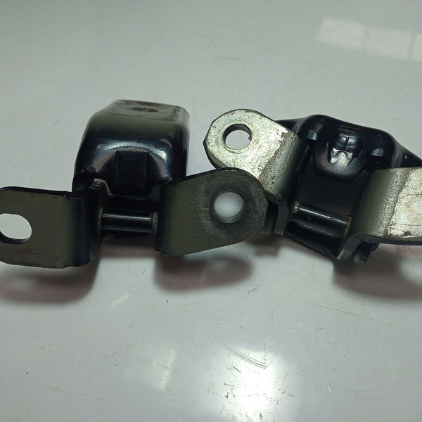 Dobradiça Porta Dianteira Direito Hilux 2019