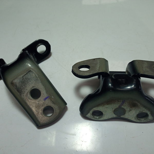 Dobradiça Porta Dianteira Direito Hilux 2019