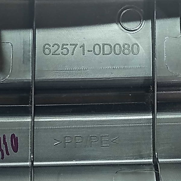 Suporte Tampão Bagagito Direito Yaris 1.5 Xs Connect 2022