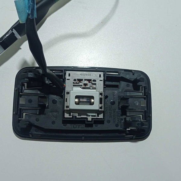 Luz Cortesia Central Com Chicote Yaris 1.5 Xs Connect 2022
