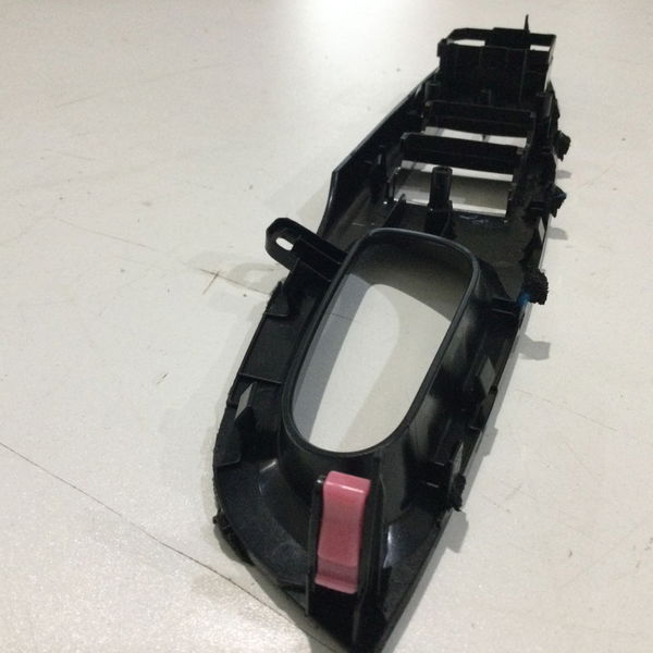 Moldura Botao Vidro Dianteiro Esquerdo Yaris 1.5 2022