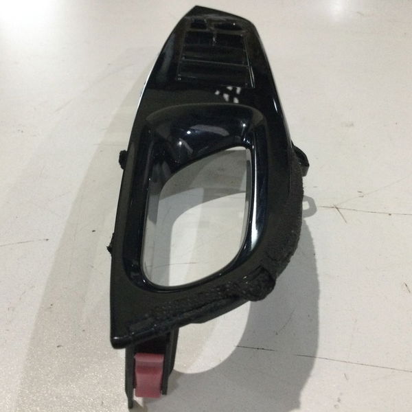 Moldura Botao Vidro Dianteiro Esquerdo Yaris 1.5 2022