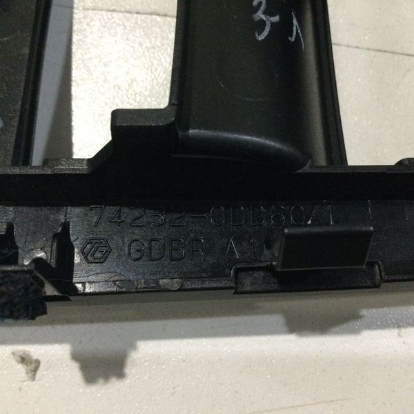 Moldura Botao Vidro Dianteiro Esquerdo Yaris 1.5 2022