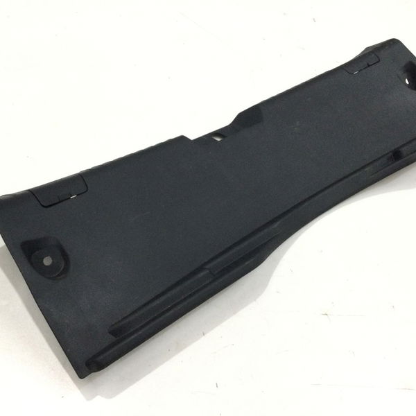 Moldura Interna Tampa Porta Malas Yaris 1.5 2022
