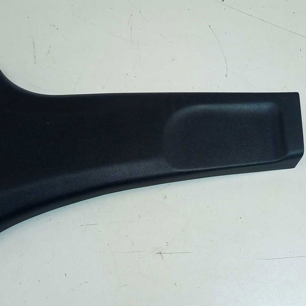 Acabamento Coluna Central Esquerda Toyota Yaris  2022