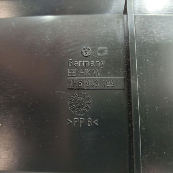 Suporte Placa Traseira Jetta 2019 2020 2021 Original Vw