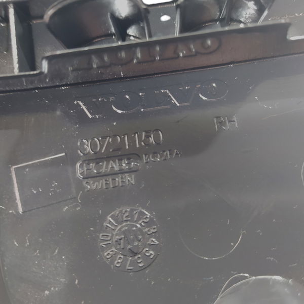 Moldura Coluna Traseira Volvo Xc60 T5 2011 2015 2017 Direita