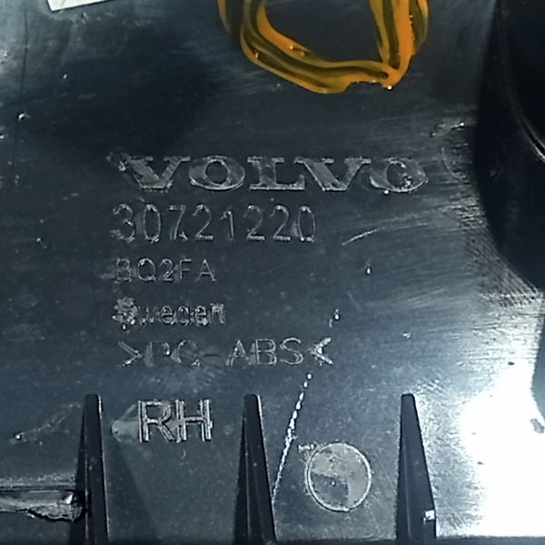 Moldura Acabamento Coluna Volvo Xc60 T5 2011 2017 Direito