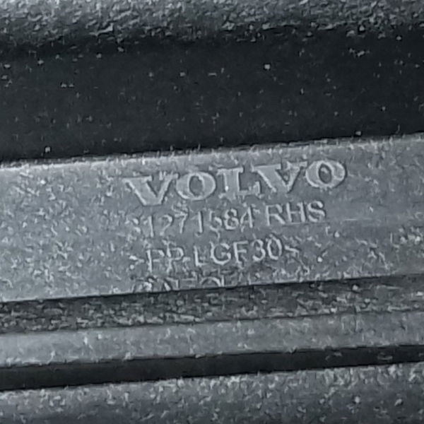 Suporte Tampao Traseiro Volvo Xc60 2011 2017 Direito Detalhe