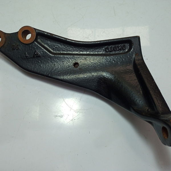 Suporte Do Motor Hilux Cd Srv 2.8 D-4d T 2019