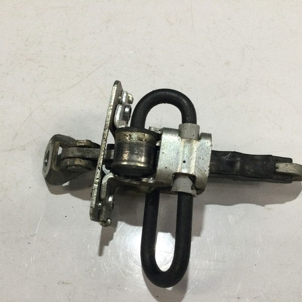 Limitador Da Porta Dianteira Direita Punto Essence 1.6 2013