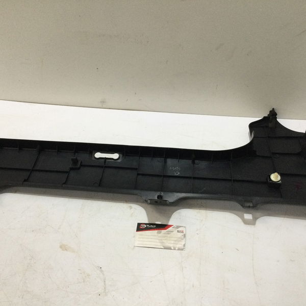 Moldura Coluna C Traseira Esquerda Toyota Corolla 2016