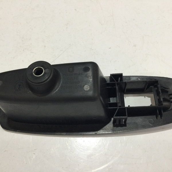 Moldura Botão Vidro Traseiro Direito Punto Essence 1.6 2013