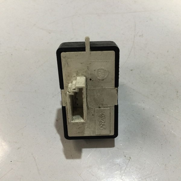 Botão Vidro Eletrico Traseiro Direito Punto 2013