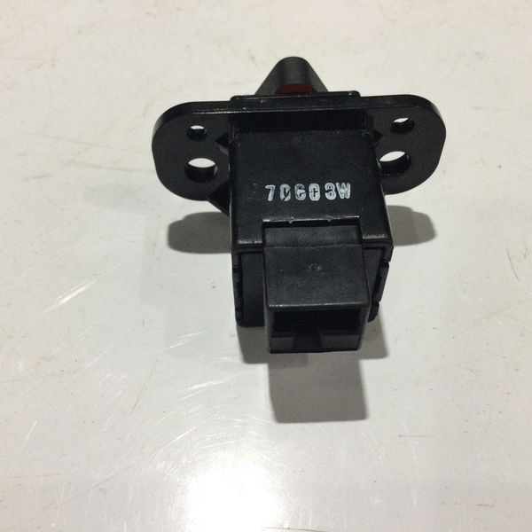 Botão Pisca Alerta Cobalt At6 1.8 2018
