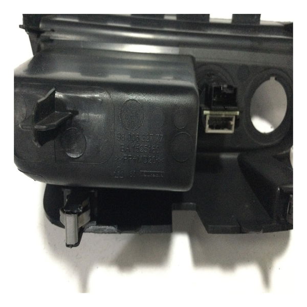 Cinzeiro Com Entrada Auxiliar Usb 208 Allure Mt 2017