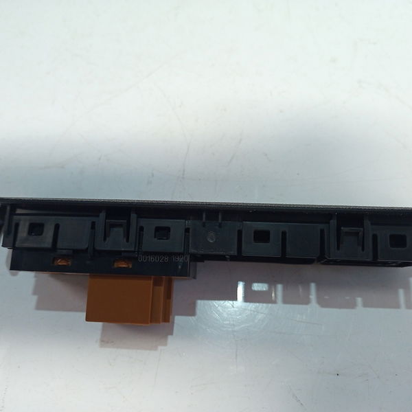Botão Sensor Estacionamento Peugeot 208 Allure Mt 2017