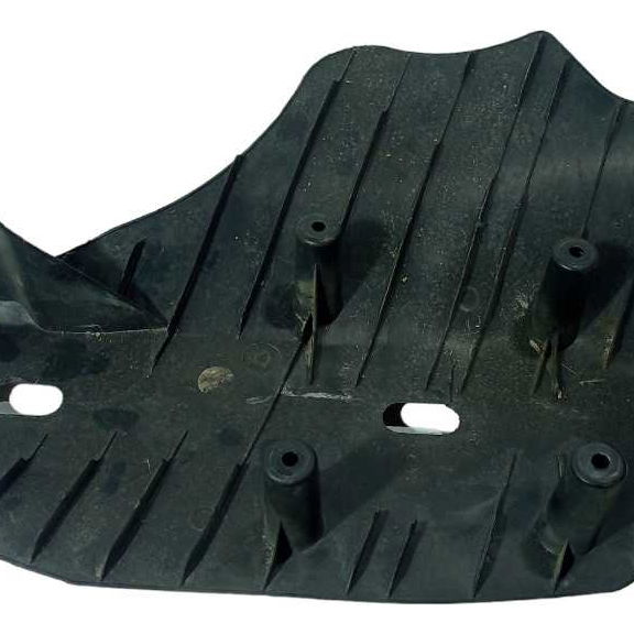 Moldura Suspensao Traseira Bmw 320i 2014 Direito Com Detalhe