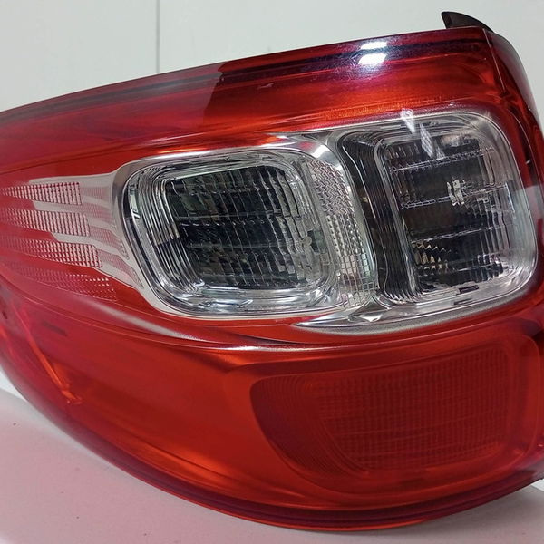 Lanterna Esquerda Fiat Strada Hard Working 2018 Detalhes