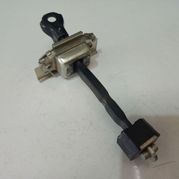 Limitador De Porta Traseira Direita Hr-v 2016
