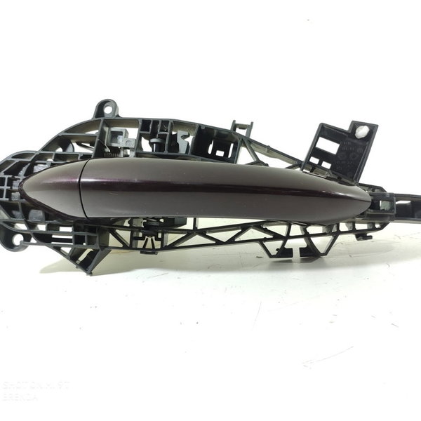 Maçaneta Externa Cruze Dianteira Esquerda 2017/2022 Bordô Dianteira