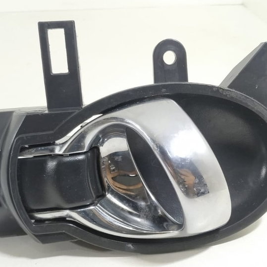 Maçaneta Interna Versa Dianteira Direita 2013 2014  2019