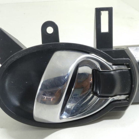 Maçaneta Interna Versa Dianteira Esquerda 2013 A 2019