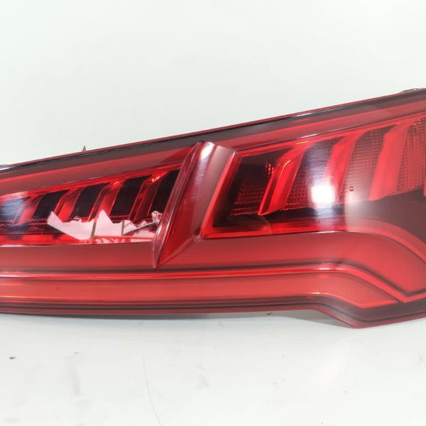 Lanterna Audi Q5 Direita 2017/2020 Lisa Direito/passageiro Vermelho