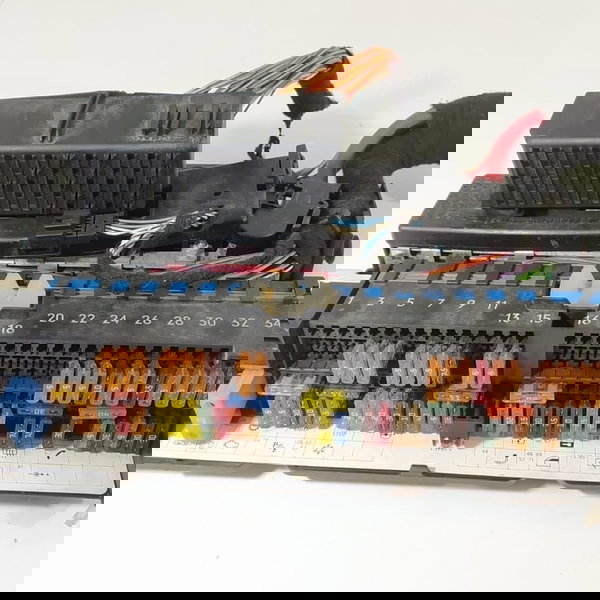 Caixa Fusivel Bmw X3 X1 325 3.0 2003/2010 8364542