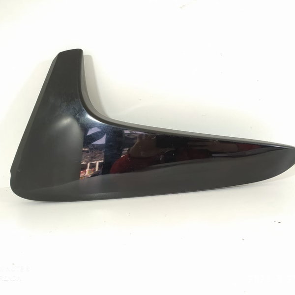 Moldura Tampa Traseira Tracker Esquerda  2013/2016 95316367