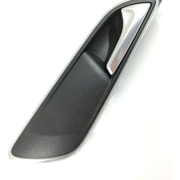 Macaneta Interna Mercedes Cla Gla 200 Dianteir D A2467201248 Prateado Dianteira