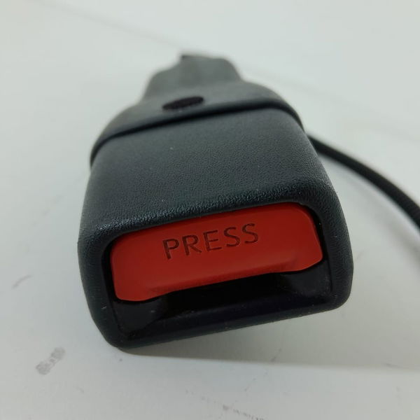 Engate Cinto Corolla Dianteiro Dir 2020 2021 2022 2023 2024