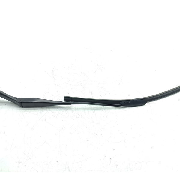 Braco Limpador Mercedes C200 Esquerdo Amg 22/25 A2068200900 Esquerdo