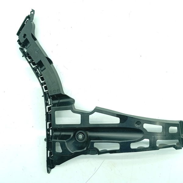 Suporte Guia Parachoque Mercedes C200 Traseiro Esq 2022/25