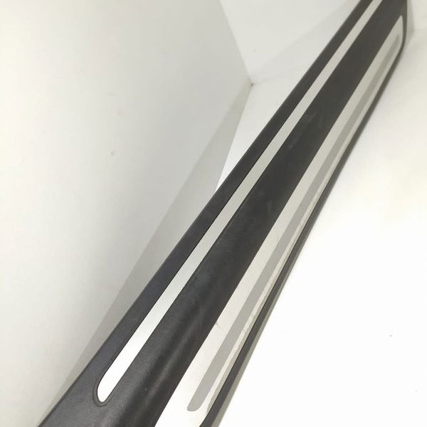 Soleira Porta Audi Q3 Dianteira Direita 2012/2016 Detalhe Preto