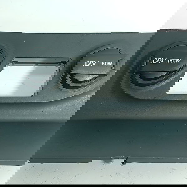 Tomada Entrada 12v Hyundai Creta 2017/2021 84620m4100 Preto