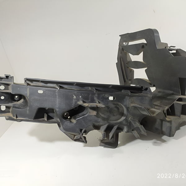 Suporte Guia Farol Audi Q5 Direito 2008/2017 8r0805608